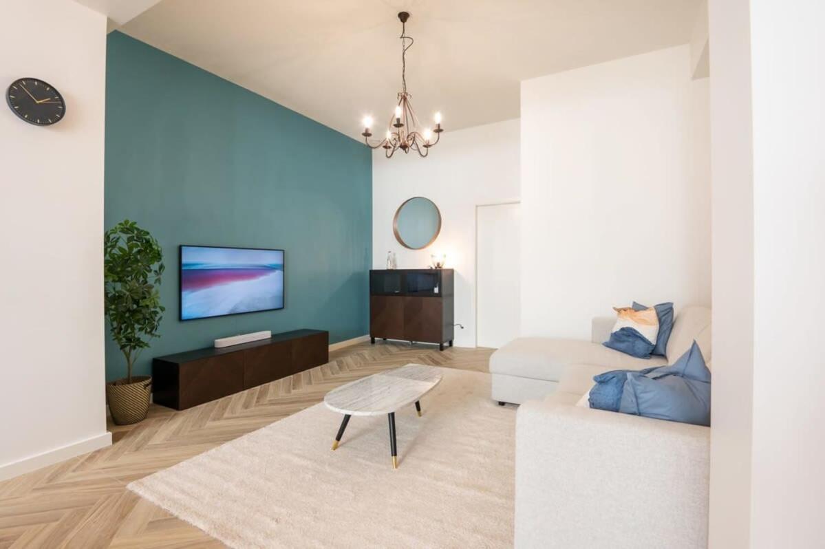 Beautiful Renovated Apartment In An Authentic Building 奥斯滕德 外观 照片
