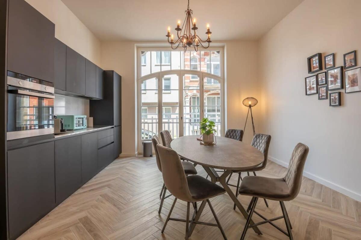Beautiful Renovated Apartment In An Authentic Building 奥斯滕德 外观 照片