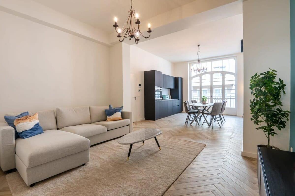 Beautiful Renovated Apartment In An Authentic Building 奥斯滕德 外观 照片