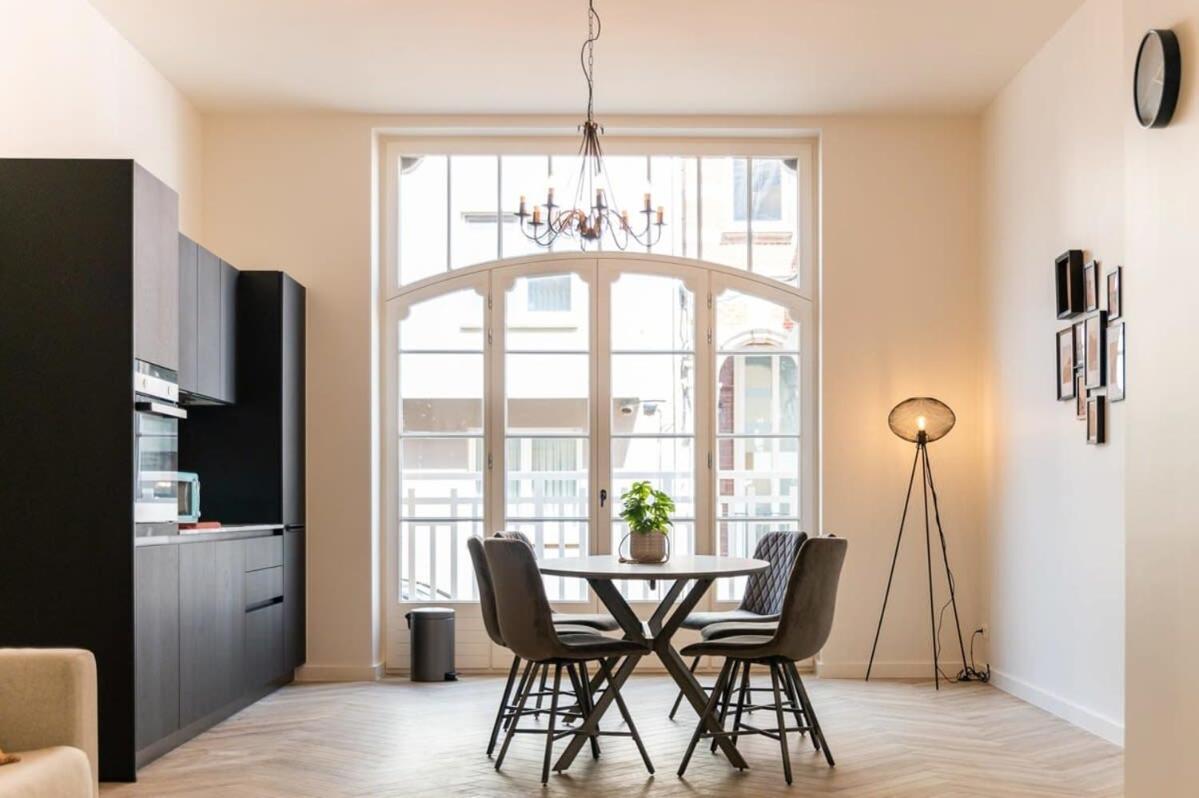 Beautiful Renovated Apartment In An Authentic Building 奥斯滕德 外观 照片
